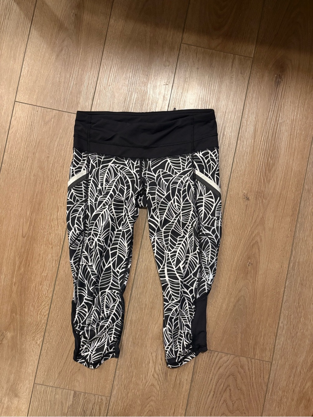 Lululemon Black and White Leaf-Print Leggings